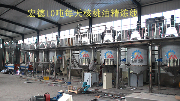 <a href=http://www.hnflove.com/chanpin target=_blank class=infotextkey>精煉設備</a>安裝現場